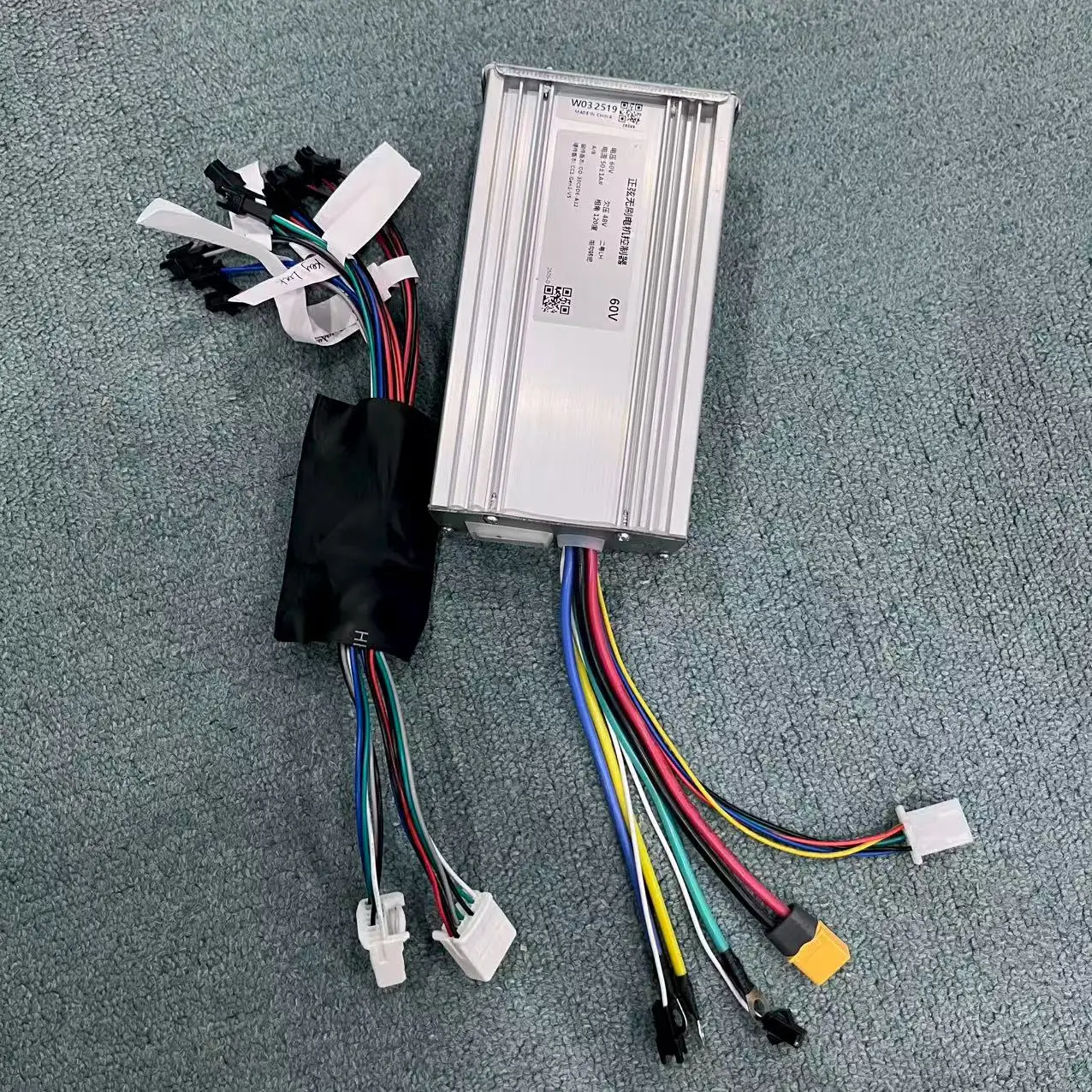 高品質な60V 5600W/6000W電動スクーター用、50 - 60V 5600W Dual Motor Electric Scooter のレビューと価格